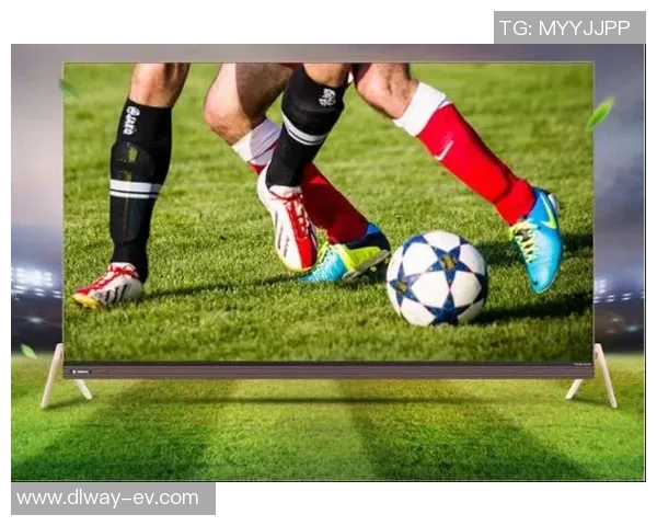 安德玛足球明星鞋助力球场表现提升尽显运动魅力与时尚风范